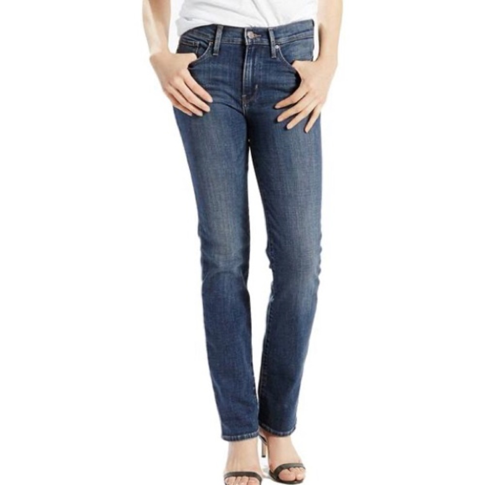 Levis Slimming Straight Womens Jeans size …